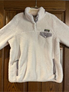 L.L.Bean Cream Sherpa Pullover with Gray Pocket Flap Women’s Size Medium